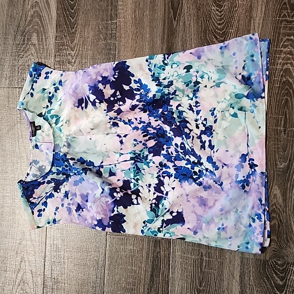 ⛅️ Talbots button back sleeveless Top ⛅️